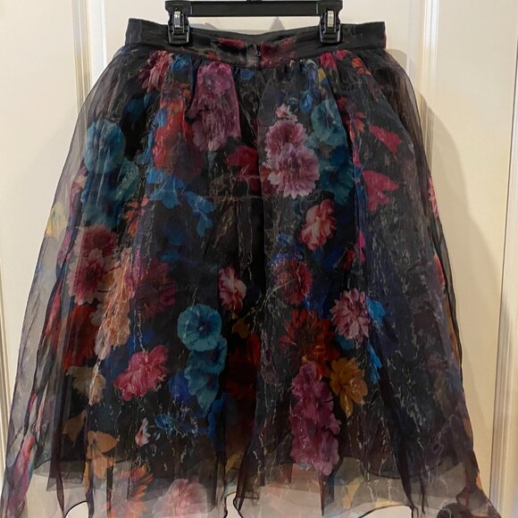 Bebe Floral Skirt Undershorts and Back Zip Closure Size 10 - Picture 6 of 10